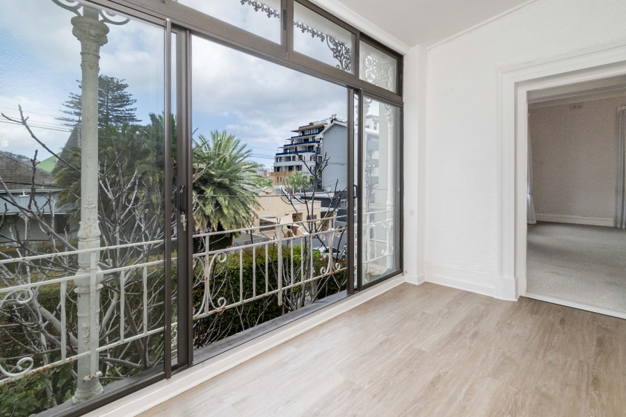 3 Bedroom Property for Sale in Sea Point Western Cape